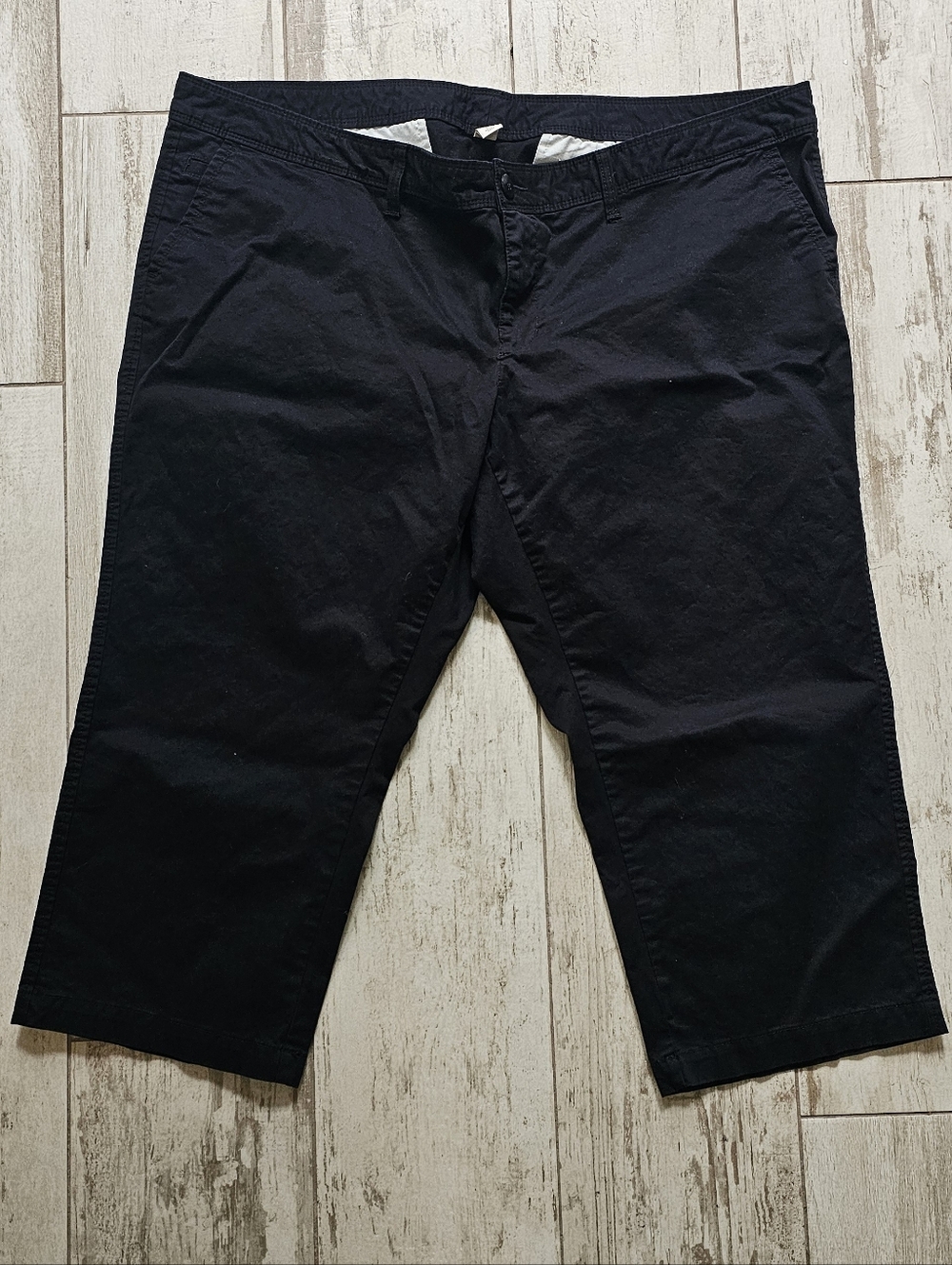 Old Navy Classic Black Cropped Chino Pants 22